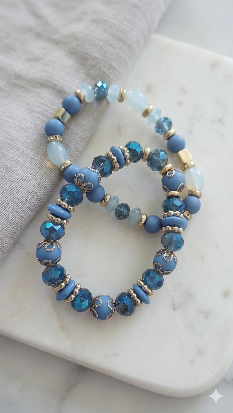 Blaues Perlenarmband-Set „Sky Breeze“ – Harmonischer Mix in Maritimen Tönen  (Für Frauen)