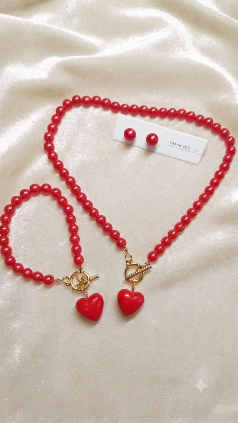 Dreiteiliges Perlen-Schmuckset in Rot mit Herz-Anhänger – Halskette, Armband & Ohrstecker für Frauen