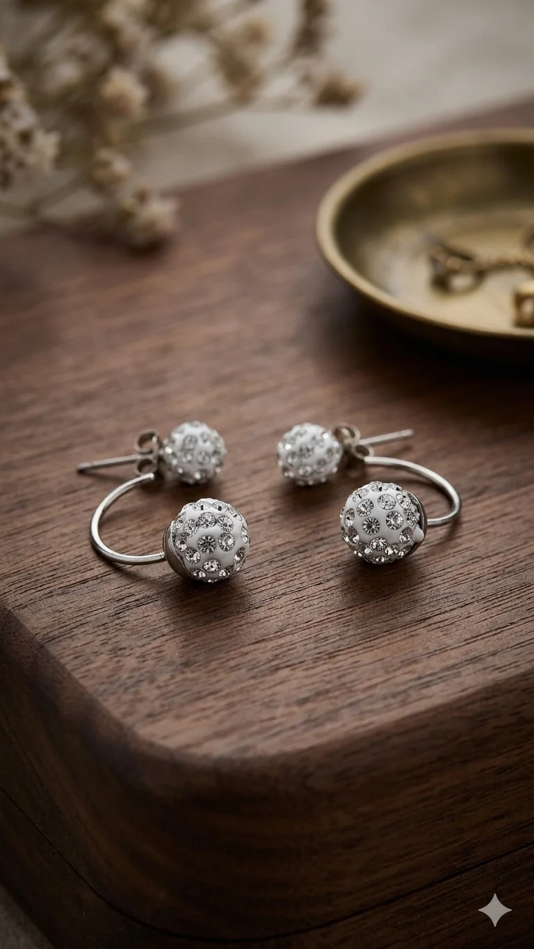 Elegante Ear-Jacket-Ohrringe mit Glitzerkugeln – Stilvoller Modeschmuck in Silber-Optik (3 cm)  (Für Frauen)