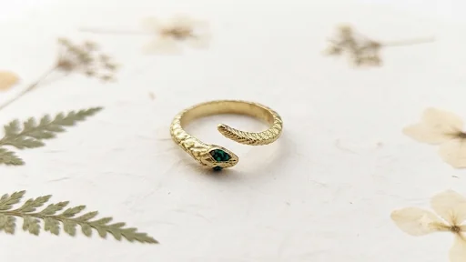 „Emerald Snake“ (18 mm, Gold-Optik) für Frauen
