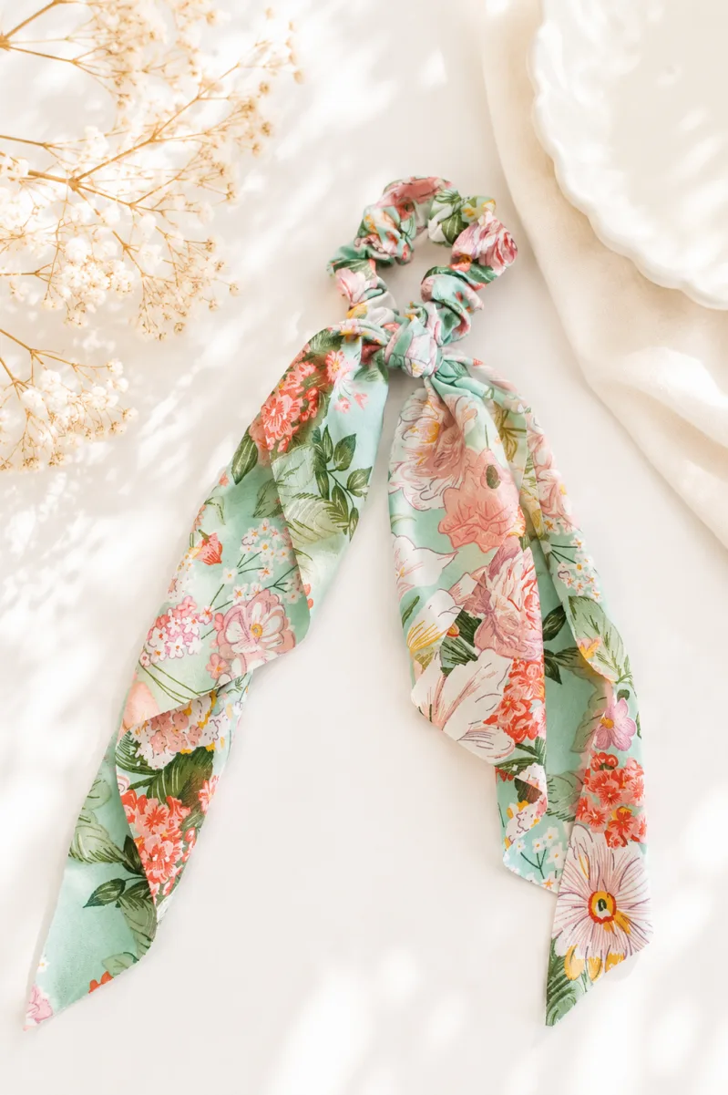 Florales Schal-Scrunchie „Flora“