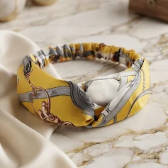Geknotetes Satin-Kopfband mit elegantem Kettenprint für Frauen