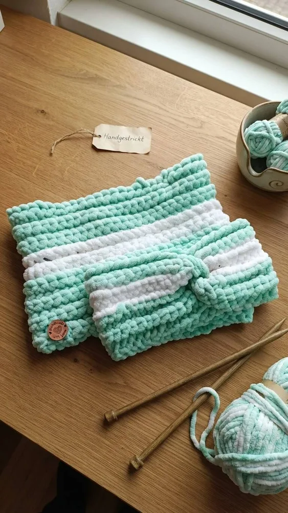Handgehäkeltes Chenille-Set „Minty Dream“ – Stirnband & konischer Loop-Schal