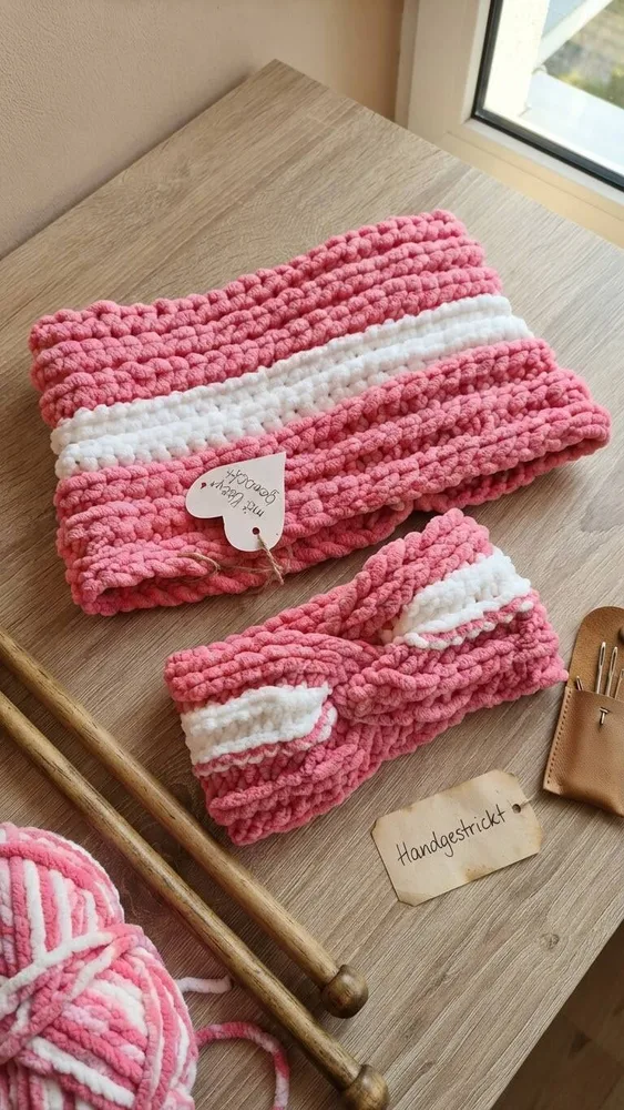 Handgehäkeltes Chenille-Set „Rose Kiss“ – Stirnband & Loop-Schal