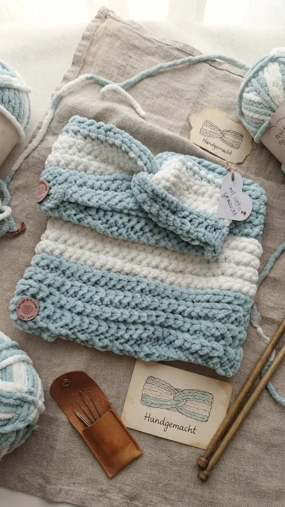 Handgehäkeltes Chenille-Set „Sky Dreams“ – Stirnband & Loop-Schal