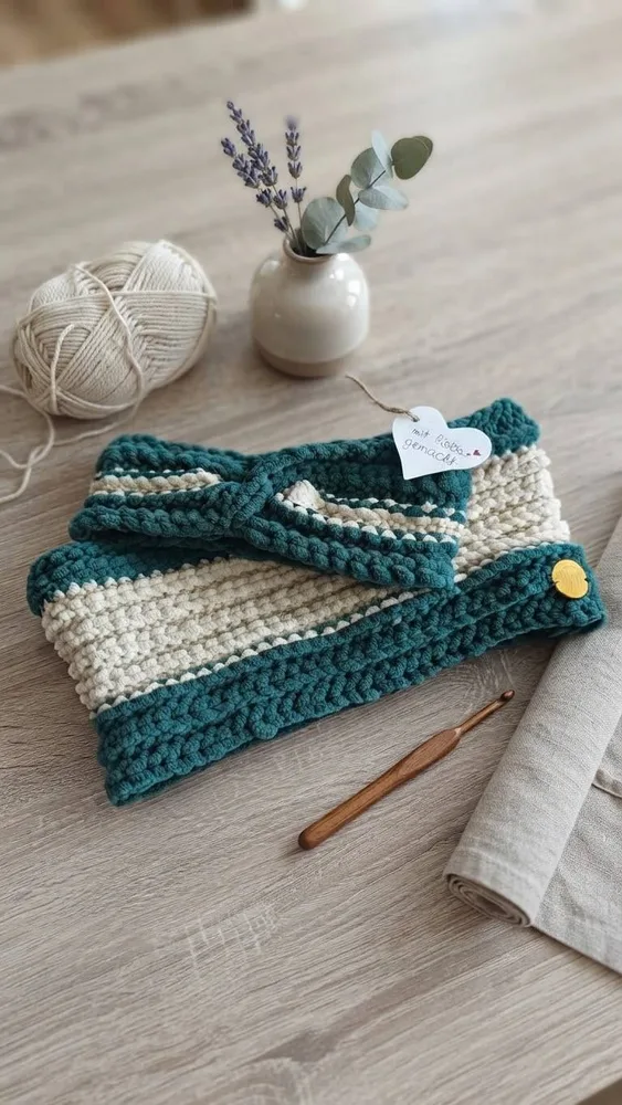 Handgehäkeltes Winter-Set „Cozy Match“ – Stirnband & Loop-Schal in Petrol-Creme