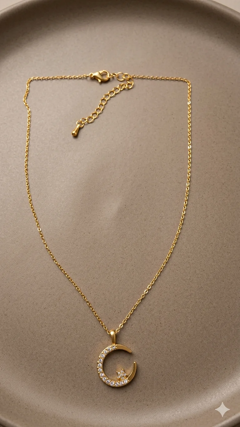 Himmlische Mond- & Stern-Halskette mit Kristallen in Gold-Optik – Stylischer Modeschmuck  (Für Frauen)