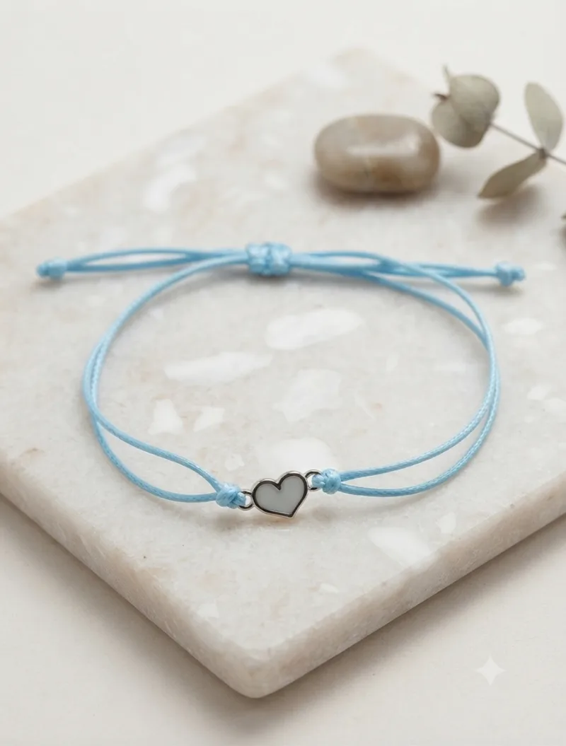 Leuchtendes Herz Makramee-Armband in Hellblau