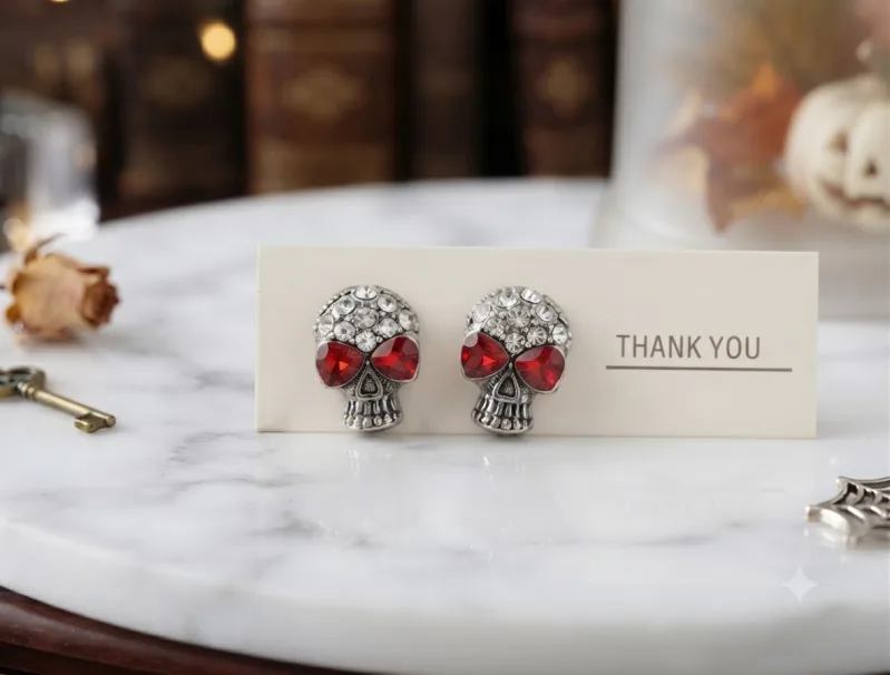 Totenkopf-Ohrringe „Ruby Eye“ für Frauen